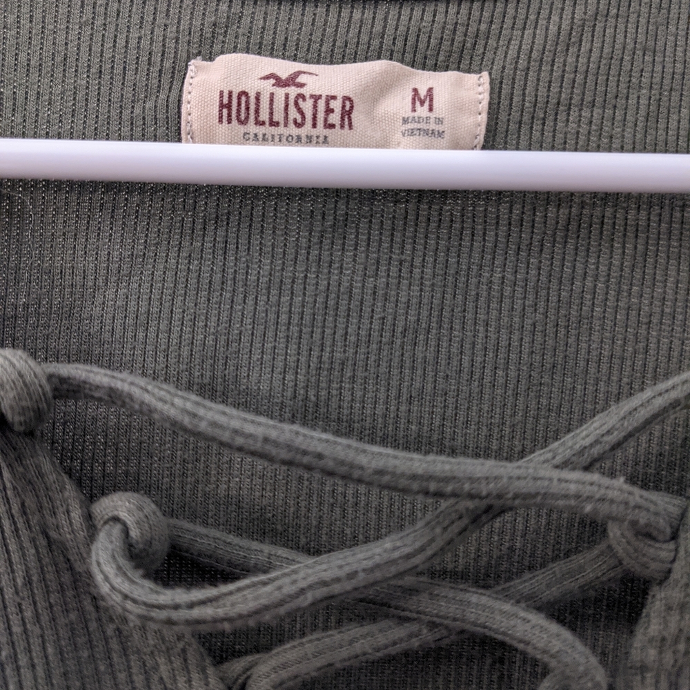 Hollister Medium Green V-neck Tee - Picture 3 of 3